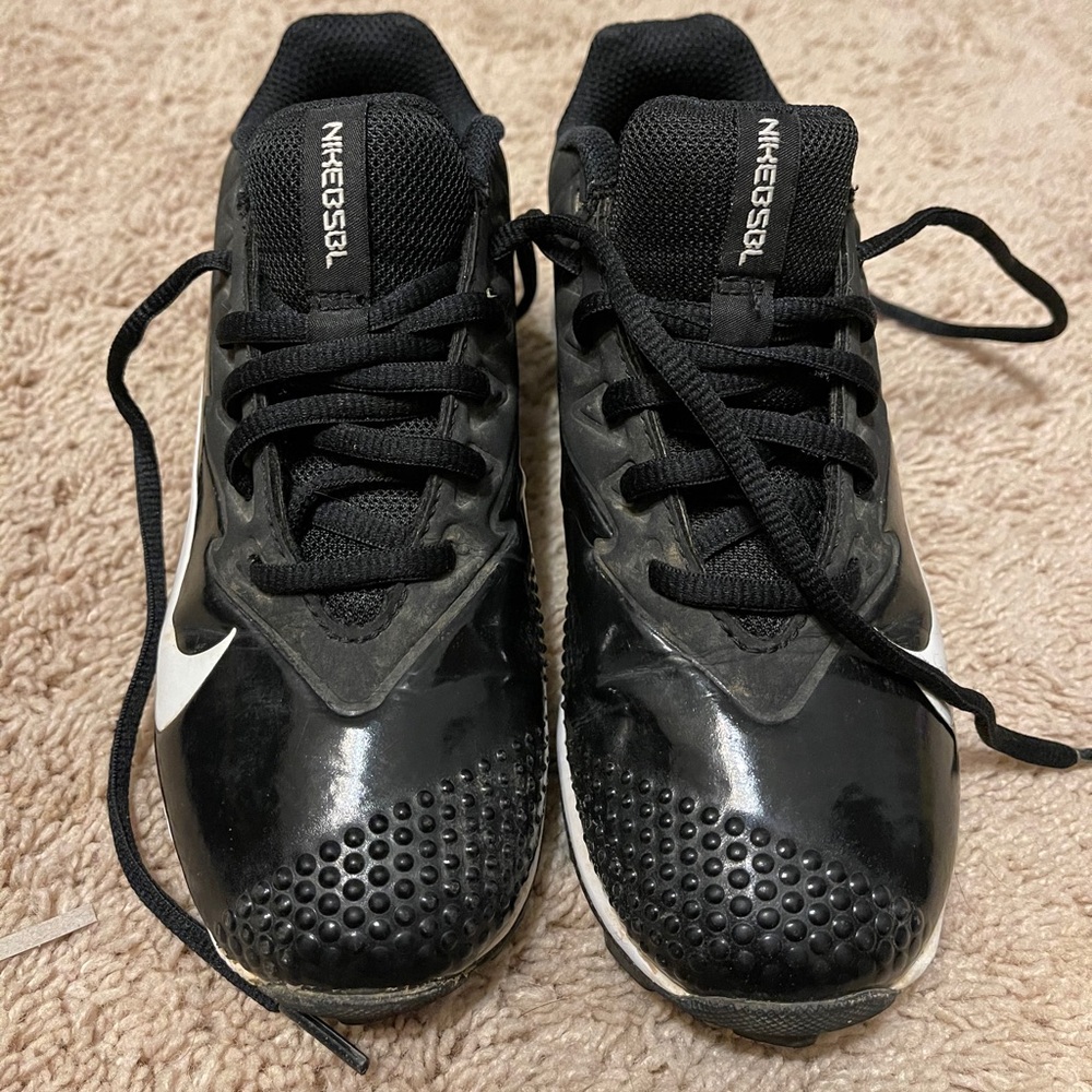 Baseball cleats